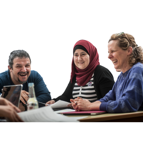 3 personen aan tafel