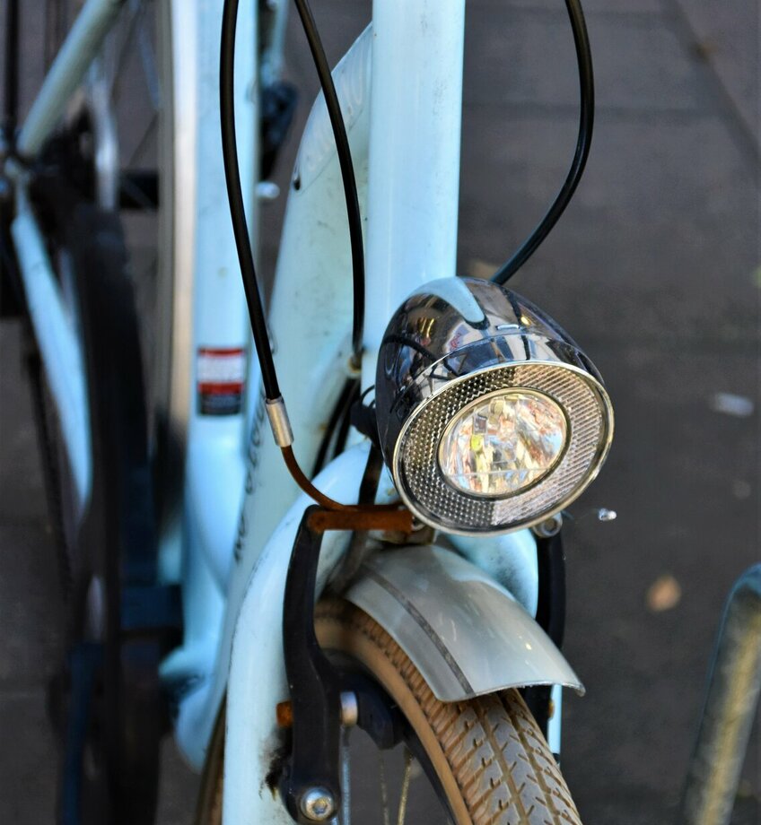 blauwe fiets close up