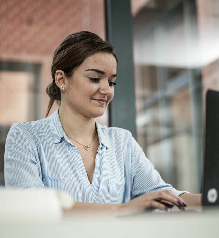 Student op computer