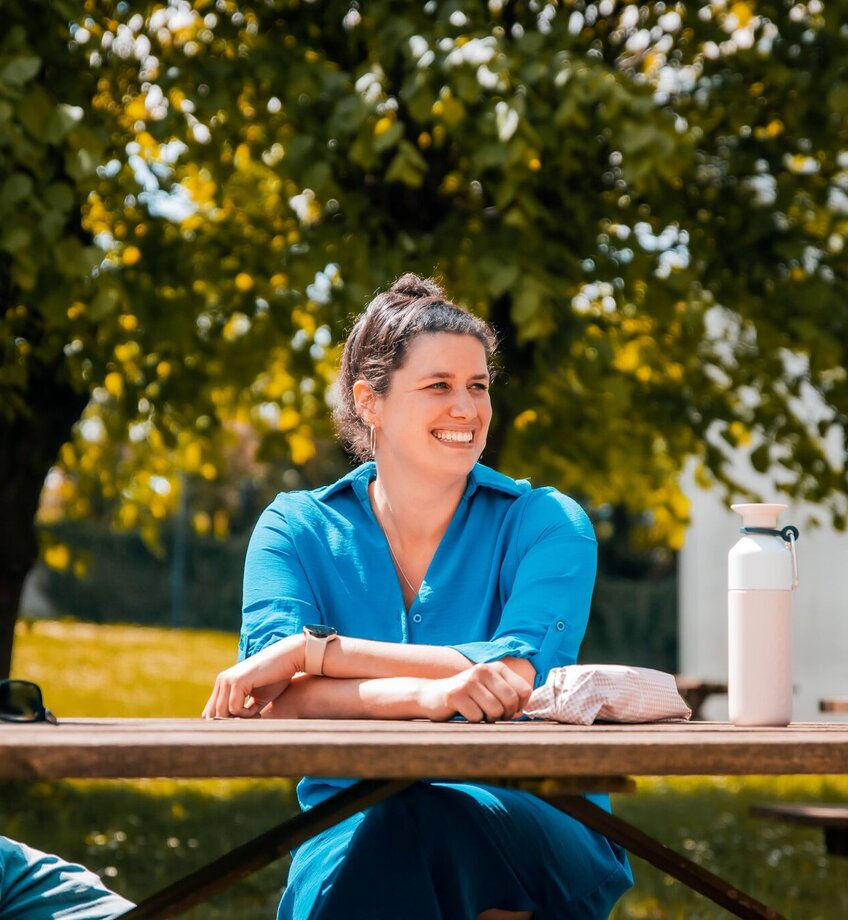 docenten praten en lachen
