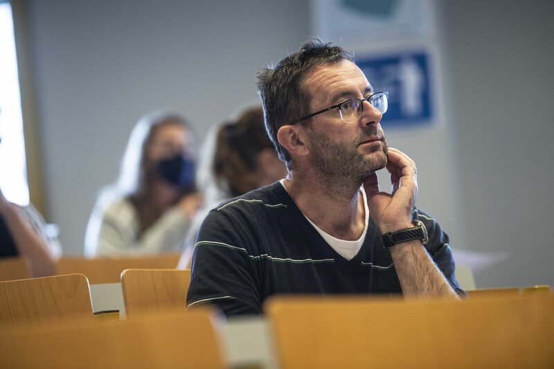 odisee volwassen student in aula