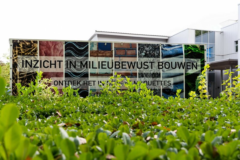 DUBiT Aalst foto van container met maquettes inzicht in milieubewust bouwen
