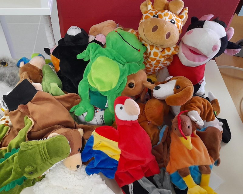 kleurrijke handpoppen