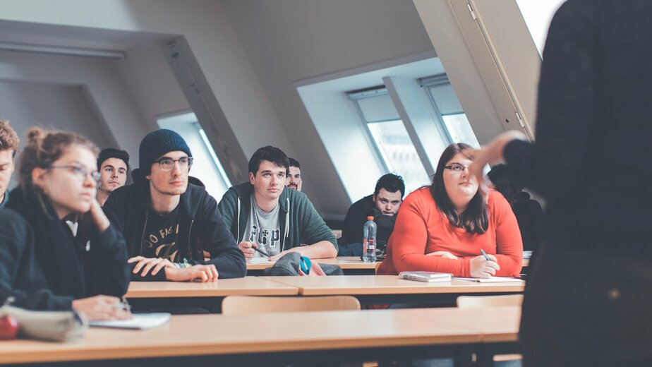 Studenten volgen les op campus Brussel