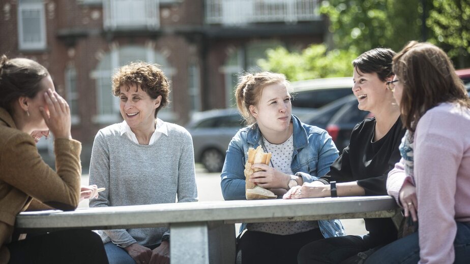 studenten op campus schaarbeek