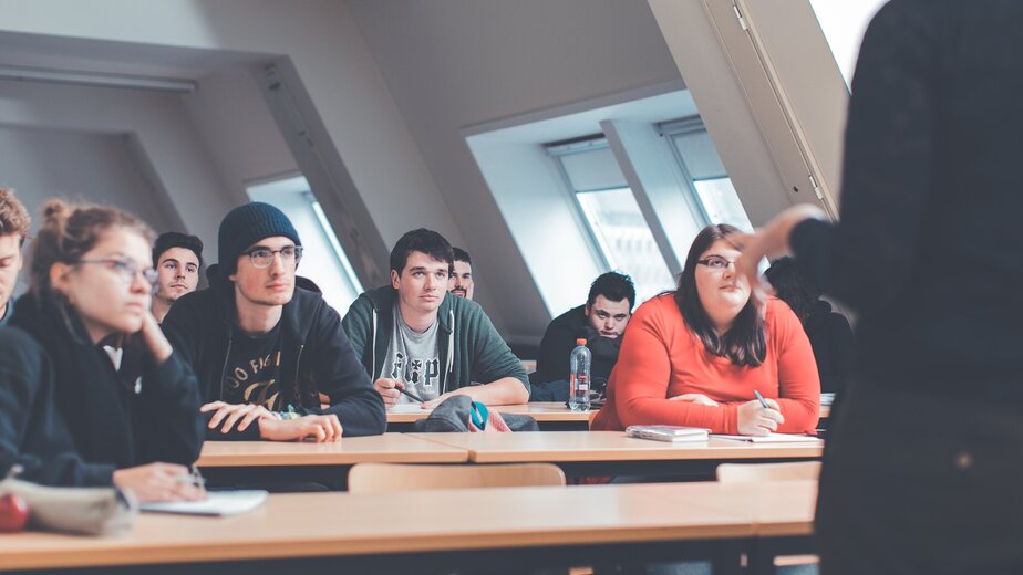 Studenten volgen les op campus Brussel