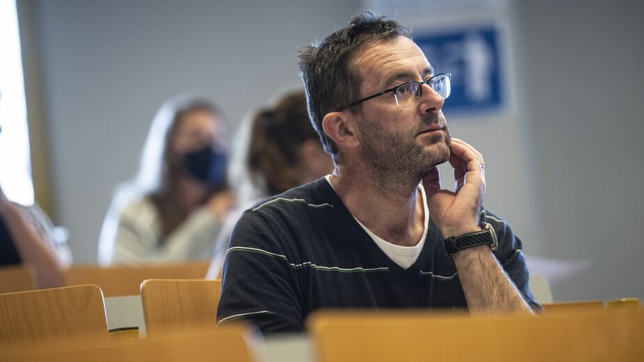 odisee volwassen student in aula