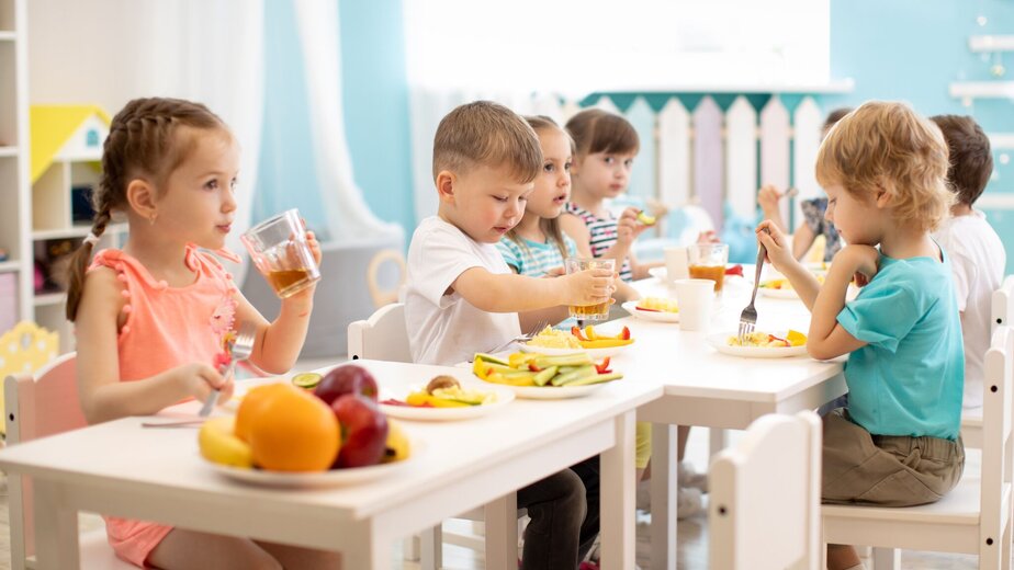 gezonde voeding foto 1 kleuters op school