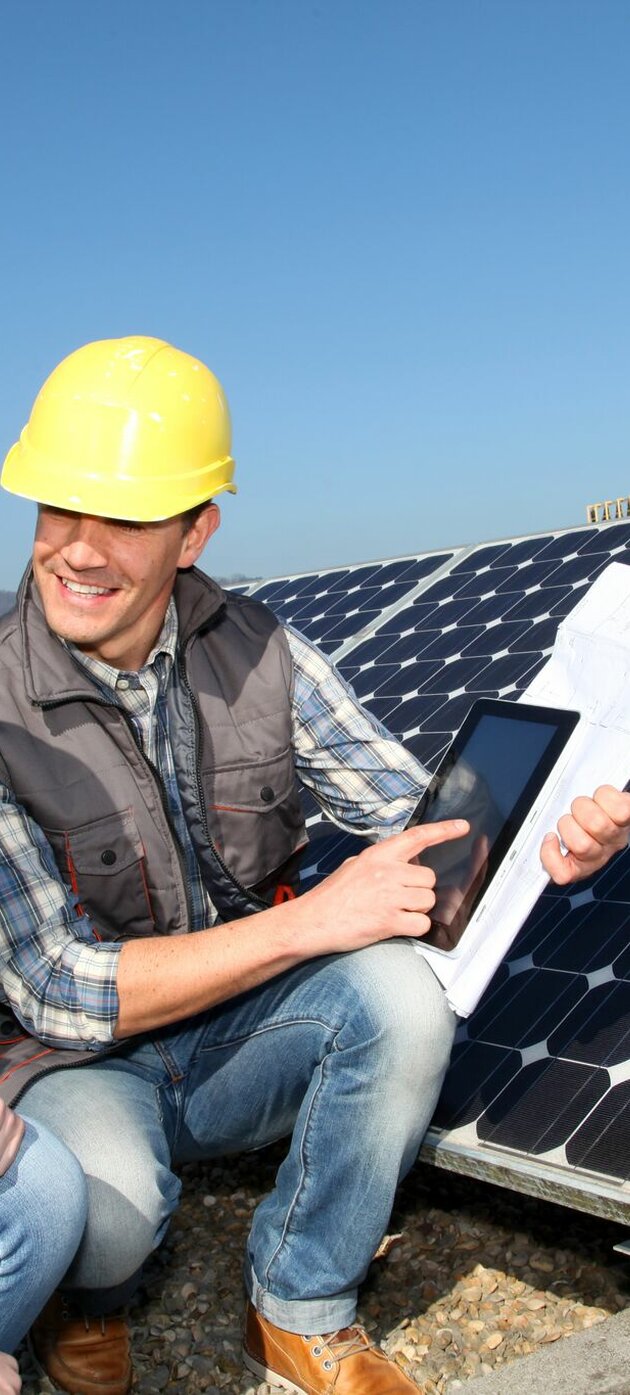 techniekers bij zonnepanelen